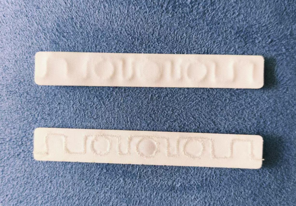 Ultra slim UHF RFID laundrdy tag , RFID Laundry Tag 200 Times Washing Cycles For Commercial Laundry